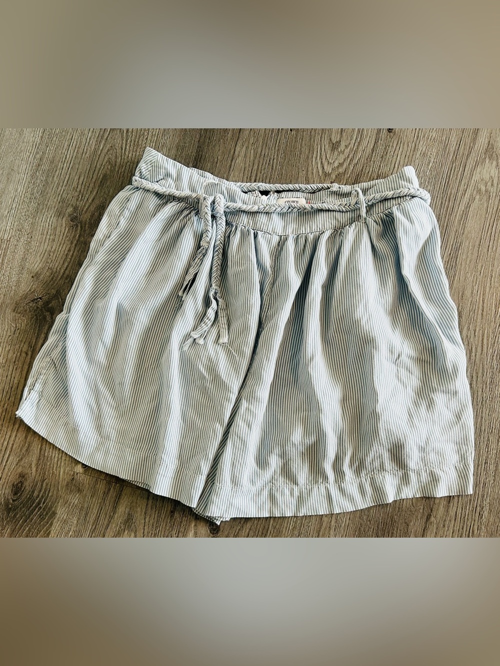 crown & ivy Light Loose Fit Blue Pinstriped Drawstring Bermuda Shorts 10